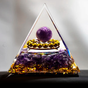 Natural Crystal Energy Generator Pyramid Peridot Amethyst Reiki Healing Crystal Chakra Resin Pyramid Meditation Tool Room Decor